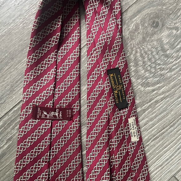 Hermes Wine Color With Chain Link Pattern Necktie - Picture 3 of 6